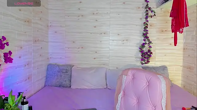 Brittanny777  online show from 07/12/26, 04:53