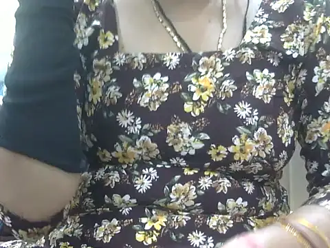 Snapshot of hey_darling_ chatting on 07/13/26, 07:00 hey darling online show from 07/13/26, 07:00