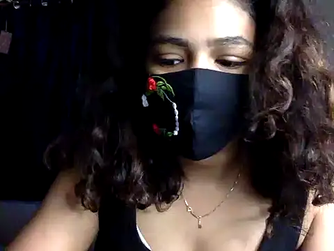 Snapshot of Nisha-moon chatting on 06/18/26, 06:35 Nisha-moon online show from 06/18/26, 06:35