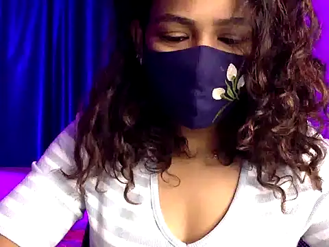 Snapshot of Nisha-moon chatting on 06/22/26, 06:43 Nisha-moon online show from 06/22/26, 06:43