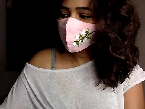 Snapshot of Nisha-moon chatting on 07/03/26, 07:04 Nisha-moon online show from 07/03/26, 07:04