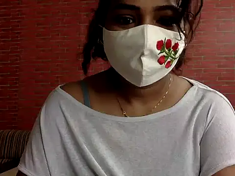 Snapshot of Nisha-moon chatting on 07/21/26, 06:49 Nisha-moon online show from 07/21/26, 06:49