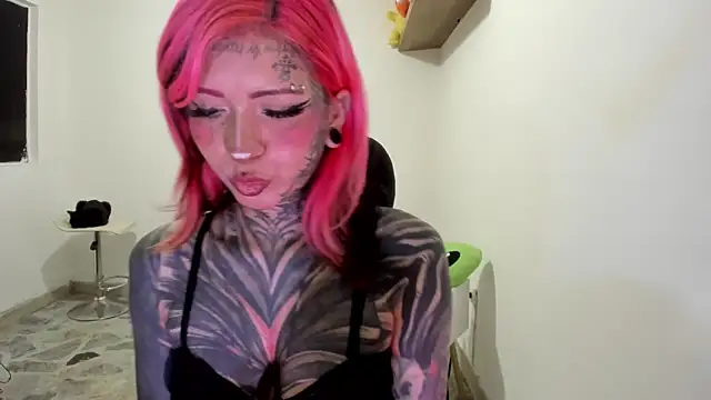 Snapshot of Nickidoll66_ chatting on 07/01/26, 05:31 Nickidoll66 online show from 07/01/26, 05:31