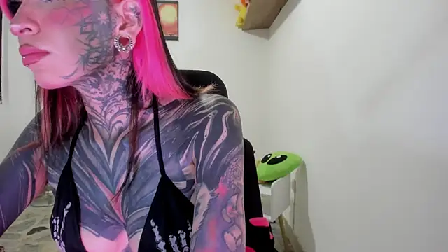 Snapshot of Nickidoll66_ chatting on 07/05/26, 03:23 Nickidoll66 online show from 07/05/26, 03:23