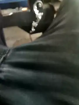 Singlemaleforcouples online show from 12/24/24, 11:38