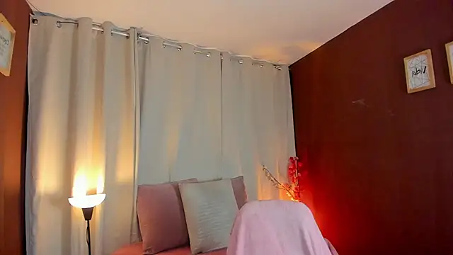 Snapshot of sensual_fer chatting on 06/25/26, 12:31 sensual fer online show from 06/25/26, 12:31