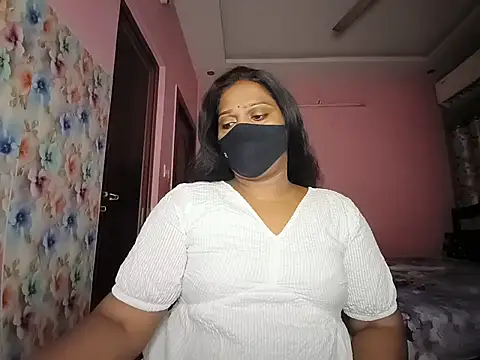 Snapshot of Meenakshy chatting on 06/25/26, 04:11 Meenakshy online show from 06/25/26, 04:11
