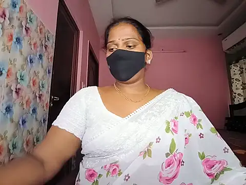 Snapshot of Meenakshy chatting on 06/26/26, 08:41 Meenakshy online show from 06/26/26, 08:41