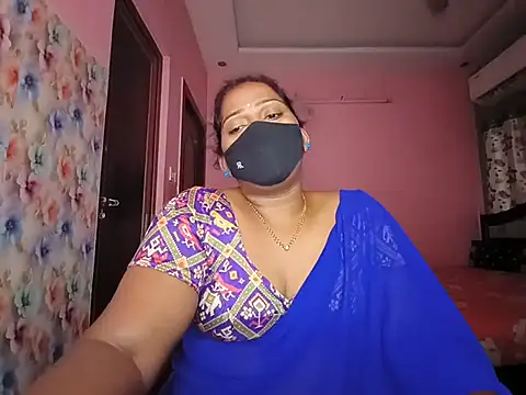 Snapshot of Meenakshy chatting on 07/10/26, 04:50 Meenakshy online show from 07/10/26, 04:50