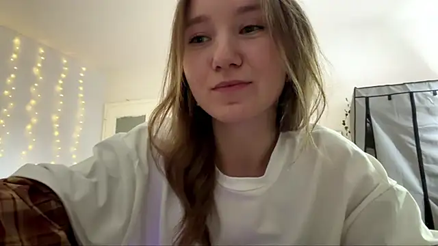 Snapshot of smalllisa chatting on 06/03/26, 04:56 smalllisa online show from 06/03/26, 04:56