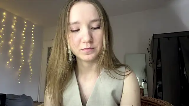 smalllisa online show from 06/11/26, 06:17