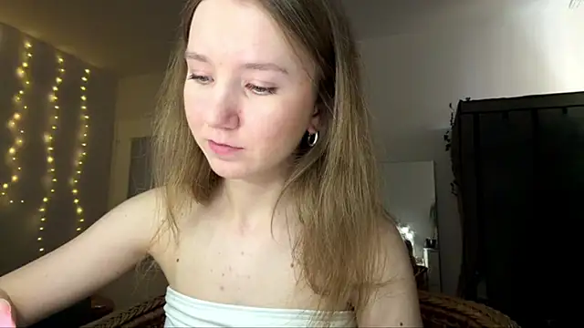 smalllisa online show from 06/18/26, 06:12