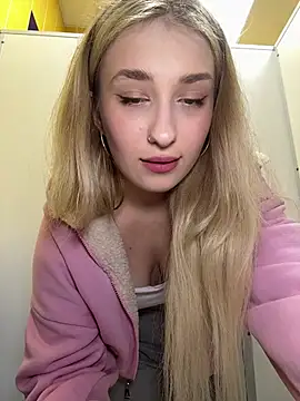 Snapshot of Polly_Pop chatting on 07/05/26, 01:51 Polly Pop online show from 07/05/26, 01:51
