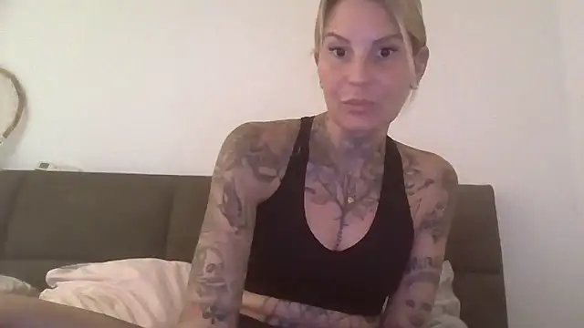 Snapshot of Sierablum chatting on 06/13/26, 02:26 Sierablum online show from 06/13/26, 02:26