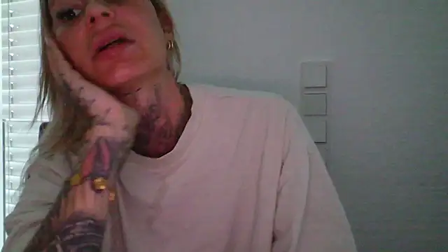 Snapshot of Sierablum chatting on 06/20/26, 03:59 Sierablum online show from 06/20/26, 03:59