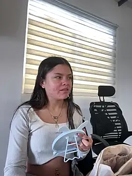 Snapshot of Camila_Duarte_2 chatting on 06/30/26, 01:23 Camila Duarte 2 online show from 06/30/26, 01:23