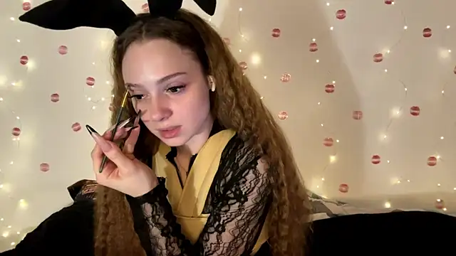 Snapshot of itskylieee chatting on 07/02/26, 12:44 itskylieee online show from 07/02/26, 12:44