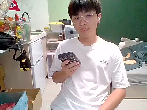 Snapshot of Yang_571 chatting on 06/11/26, 04:27 Yang 571 online show from 06/11/26, 04:27