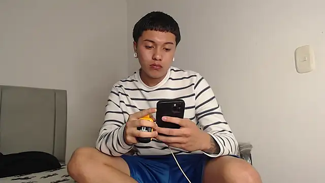 Snapshot of Owenn__blueee chatting on 06/16/26, 03:09 Owenn blueee online show from 06/16/26, 03:09