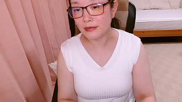 LENA-xo online show from 06/16/26, 03:58