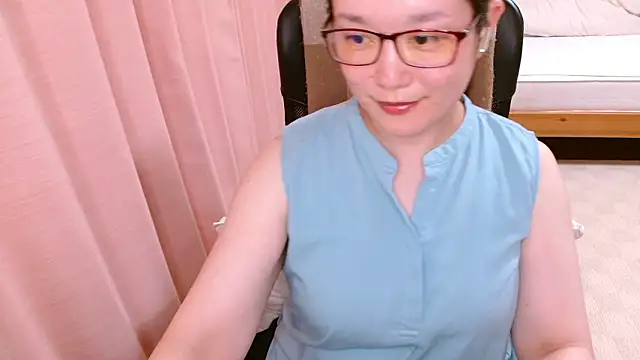 LENA-xo online show from 06/17/26, 03:57