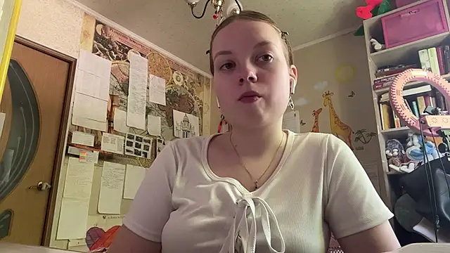 Snapshot of Aileyn chatting on 06/10/26, 07:18 Aileyn online show from 06/10/26, 07:18