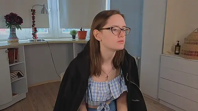 Snapshot of EstelaWeninger chatting on 06/30/26, 04:02 EstelaWeninger online show from 06/30/26, 04:02