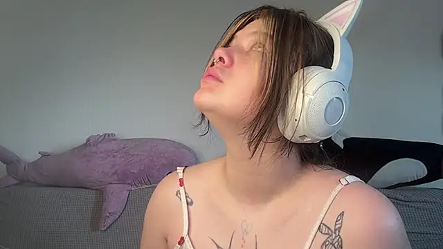 JessLuck online show from 06/10/26, 08:35