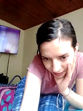 Snapshot of Magu_ii chatting on 06/18/26, 03:05 Magu ii online show from 06/18/26, 03:05