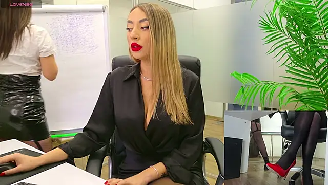 Snapshot of BabesGoWild chatting on 02/13/25, 05:26 BabesGoWild online show from 02/13/25, 05:26