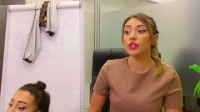 Snapshot of BabesGoWild chatting on 03/10/25, 08:23 BabesGoWild online show from 03/10/25, 08:23