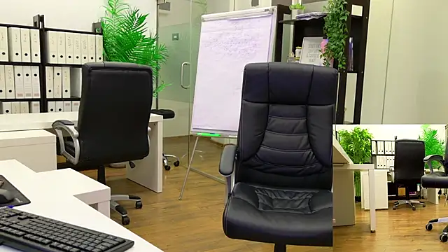 Snapshot of BabesGoWild chatting on 10/02/25, 05:03 BabesGoWild online show from 10/02/25, 05:03