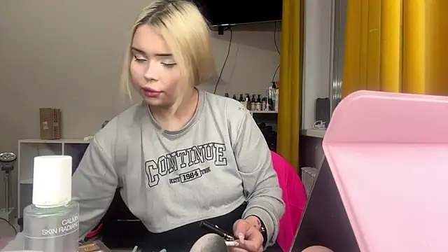 moonluv33 online show from 06/20/26, 01:25