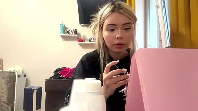 moonluv33 online show from 06/23/26, 01:20