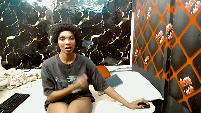 Snapshot of Caramelminxx_ chatting on 07/12/26, 07:32 Caramelminxx online show from 07/12/26, 07:32