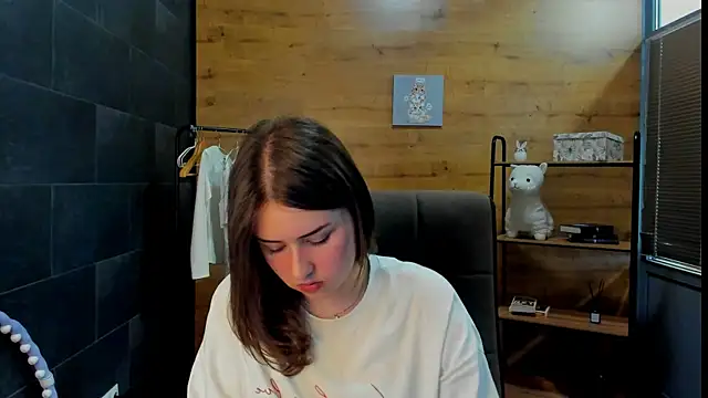 PaulineeJones online show from 06/09/26, 09:10