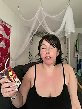juliee1979 online show from 06/26/26, 05:17