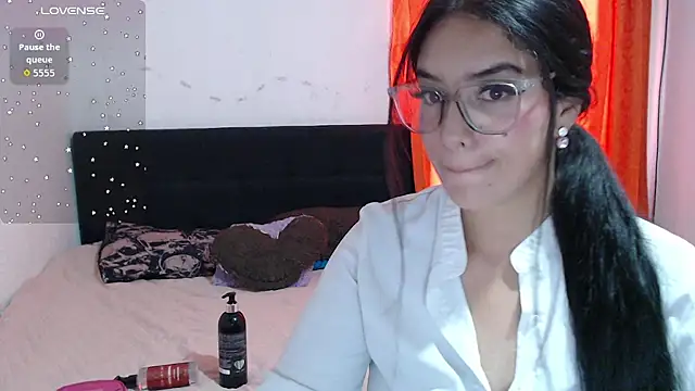 Snapshot of emma_grace11 chatting on 06/06/26, 06:23 emma grace11 online show from 06/06/26, 06:23