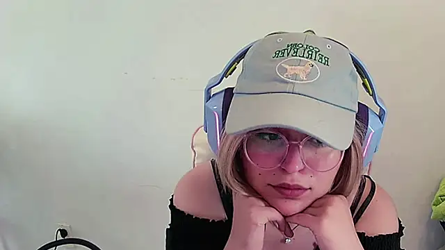PinkMoonBaby online show from 06/06/26, 07:24