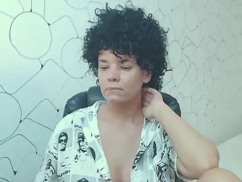 Snapshot of CurlyMood chatting on 06/06/26, 02:44 CurlyMood online show from 06/06/26, 02:44