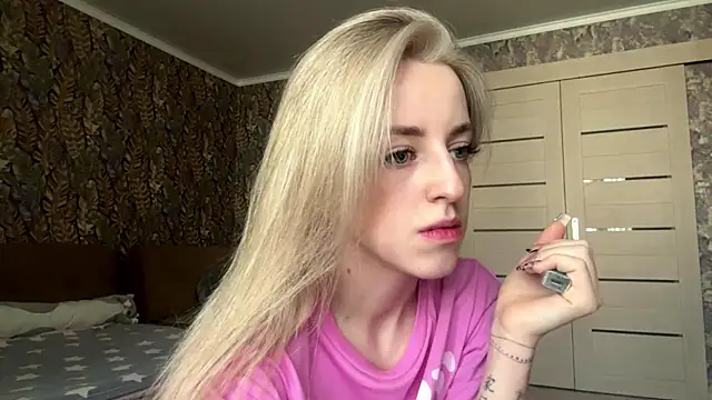 KrissySharp online show from 06/18/26, 07:19