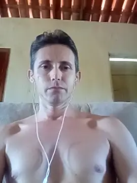 Snapshot of natalicio323 chatting on 06/06/26, 02:44 natalicio323 online show from 06/06/26, 02:44