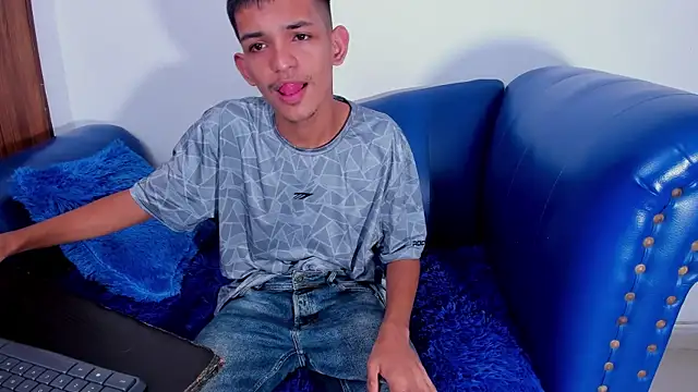 littlecum18 online show from 06/24/26, 12:48