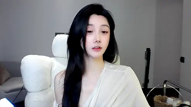 SylvieMaya online show from 08/02/26, 04:16