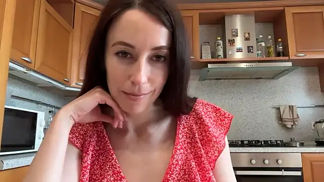 Snapshot of Flamingo_Queen chatting on 06/17/26, 02:40 Flamingo Queen online show from 06/17/26, 02:40