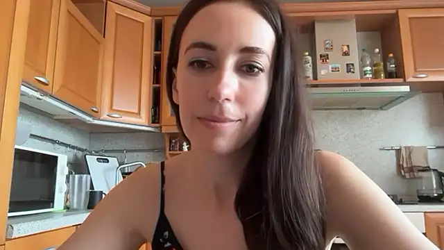Snapshot of Flamingo_Queen chatting on 07/14/26, 10:32 Flamingo Queen online show from 07/14/26, 10:32