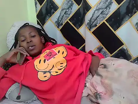 Snapshot of lilmomaa chatting on 07/01/26, 11:34 lilmomaa online show from 07/01/26, 11:34