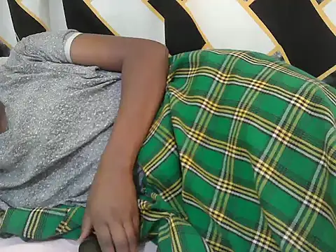 Snapshot of lilmomaa chatting on 07/19/26, 01:15 lilmomaa online show from 07/19/26, 01:15