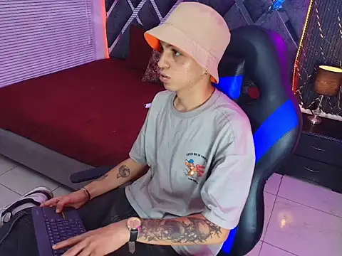 cameron lux77 online show from 07/01/26, 12:45