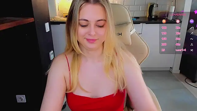 Snapshot of blonde_kellyy chatting on 07/05/26, 04:07 blonde kellyy online show from 07/05/26, 04:07